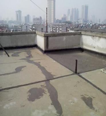 绵阳市漏水维修 楼顶漏水是什么原因，楼顶漏水维修方法是什么?